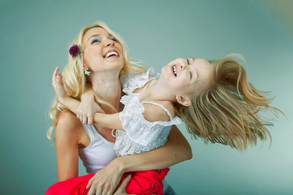 Mama i córka dobrze się bawią — Zdjęcie stockowe