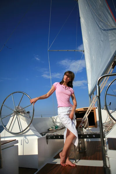 Meisje Een Jacht — Stockfoto