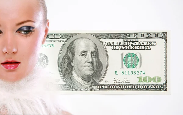 Portrait jeune femme avec argent, 100 dollars américains — Photo