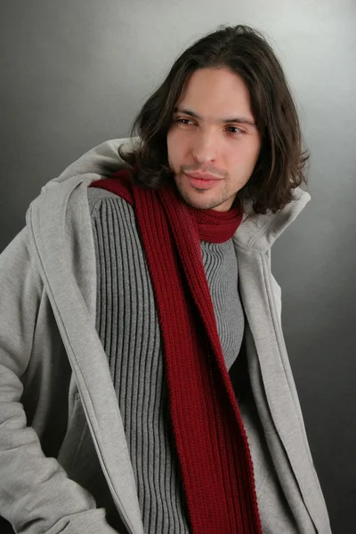 Portret Młody Człowiek Ubrany Nowoczesne Ubrania — Zdjęcie stockowe