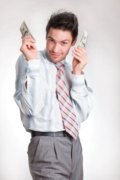 Muž hospodářství peníze. muž v bílé košili a kravatě na bílém pozadí. podnikatel má peníze v rukou. ruce jsou zvedl nahoru a přitiskl k osobě. dolary jsou vyvinutý ventilátor — Stock fotografie