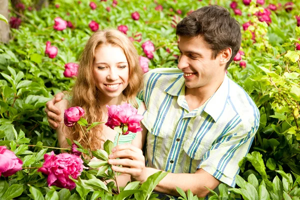 Young love Couple smiling — Stock Photo, Image