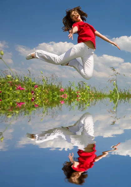 Feliz Mujer Joven Saltando —  Fotos de Stock