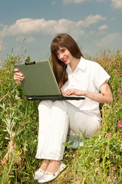 Happy Young Woman Grass Field Laptop — Stock Photo, Image