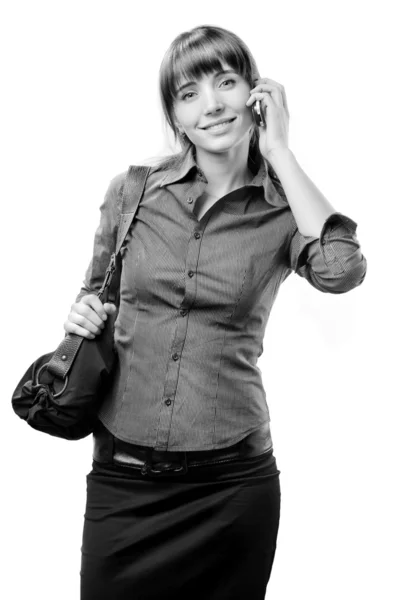 Genç gülümseyen başarılı bir iş kadını cep telefonuyla konuşuyor. — Stok fotoğraf