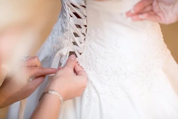 Gelin beyaz elbise — Stok fotoğraf