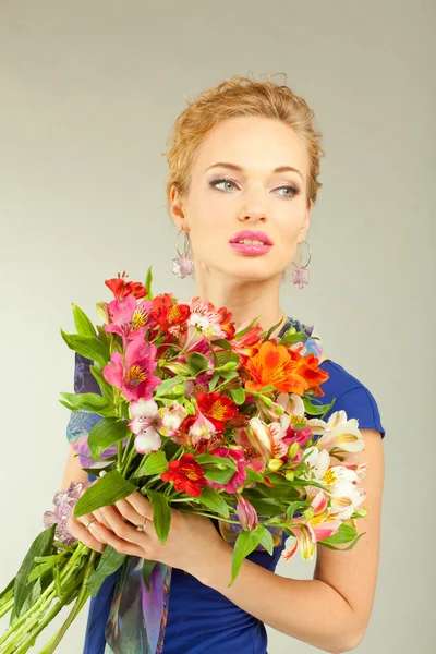 Portré Gyönyörű Lány Virággal Hangsúly Szem — Stock Fotó