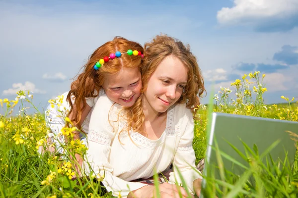 Mother Daughter Lay Grass Notebook — Stock Photo, Image
