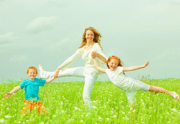 Mother Children Goes Field — Stock Photo, Image