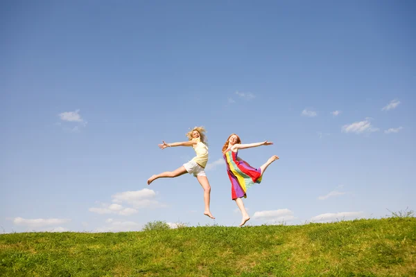 점프 두 행복 한 여자 — 스톡 사진