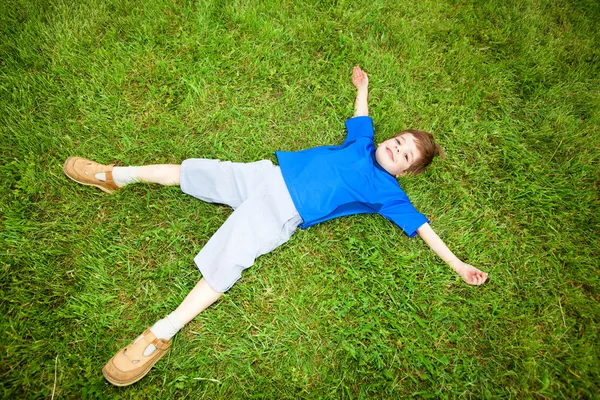 Lycklig Pojke Fältet — Stockfoto