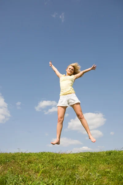 Feliz Mujer Joven Saltando —  Fotos de Stock