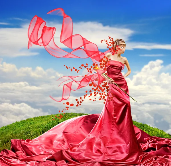 Menina Bonita Vestido Vermelho Longo Mantém Flor Exótica Uma Mão — Fotografia de Stock