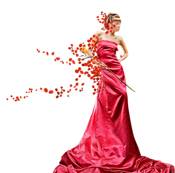 Hermosa chica en vestido largo rojo tiene flor exótica en la mano — Foto de Stock
