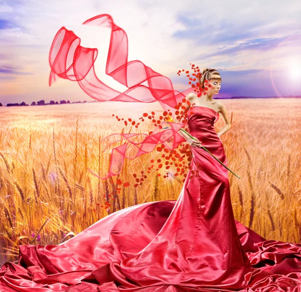 Krásná dívka v červených šatech. pěstovat pšenice Golden připraven na sklizeň — Stock fotografie