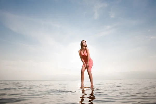 Beautiful Girl Standing Water — Stock Photo, Image