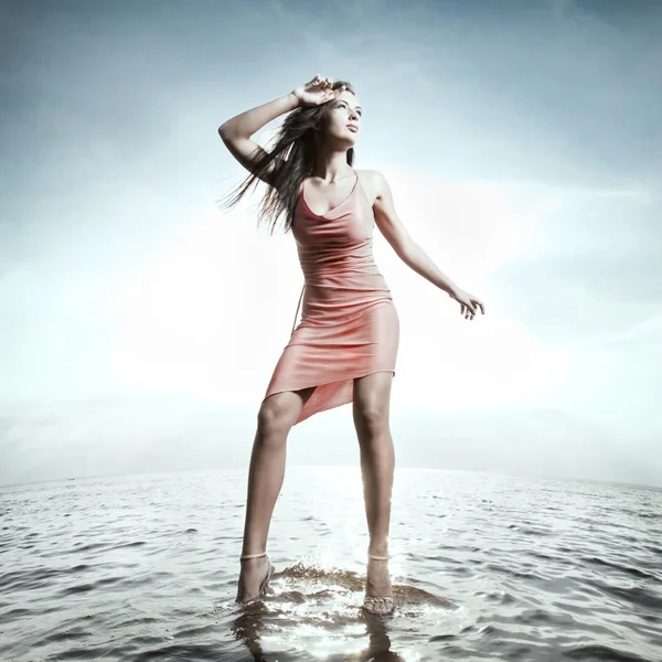 Beautiful girl standing on water — Stock Photo, Image