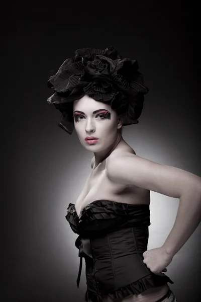 Närbild porträtt av en vacker ung kvinna. mode konst Foto — Stockfoto