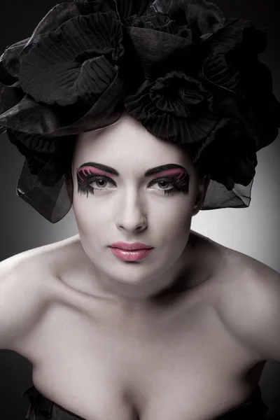 Closeup portrait of a beautiful young woman. Fashion art photo — Stock Photo, Image