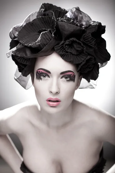 Closeup portrait of a beautiful young woman. Fashion art photo — Stock Photo, Image
