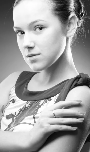 Fekete Fehér Portré Mosolygó Fiatal Lány — Stock Fotó