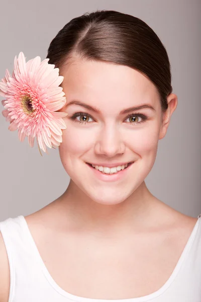 Retrato Hermosa Chica Con Flor Concéntrate Ojos —  Fotos de Stock