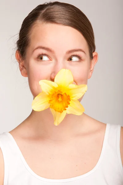 Beautiful Young Girl Flower Focus Eyes — Stock Photo, Image
