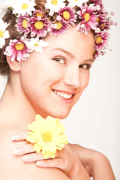 Retrato Hermosa Chica Con Flor Concéntrate Ojos — Foto de Stock