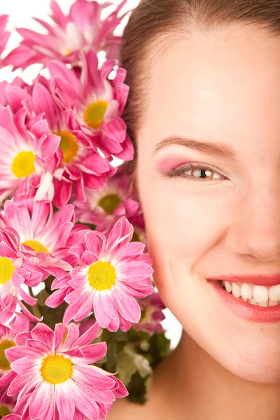 Retrato Hermosa chica con flor. Concéntrate en ojos —  Fotos de Stock