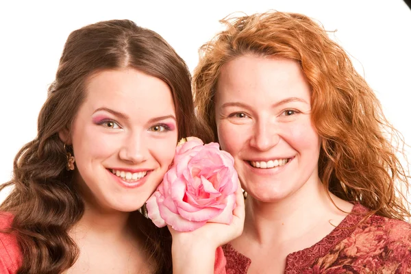 Mãe e filha com flor. Foco nos olhos — Fotografia de Stock