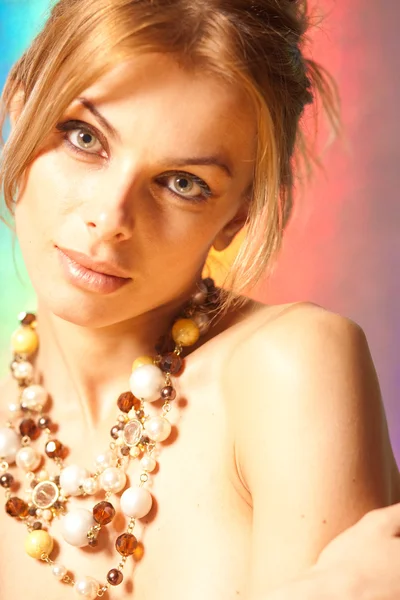 Egy gyönyörű fiatal luxus nő portréja — Stock Fotó