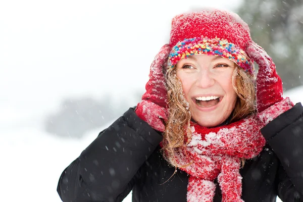 Vrouw Met Sneeuw — Stockfoto