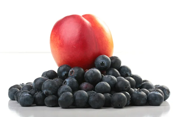 Blueberry and peach — Stock Photo, Image