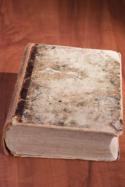 Vecchio libro della biblioteca — Foto Stock