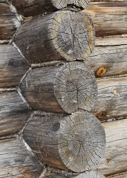 Hjørne på gammel tømmervegg – stockfoto