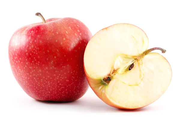 Roter Apfel und sein halb isolierter weißer Apfel — Stockfoto