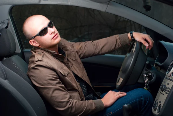Řidič v sluneční brýle — Stock fotografie