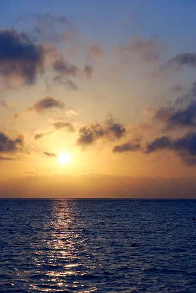 Sunrise tenger partján — Stock Fotó