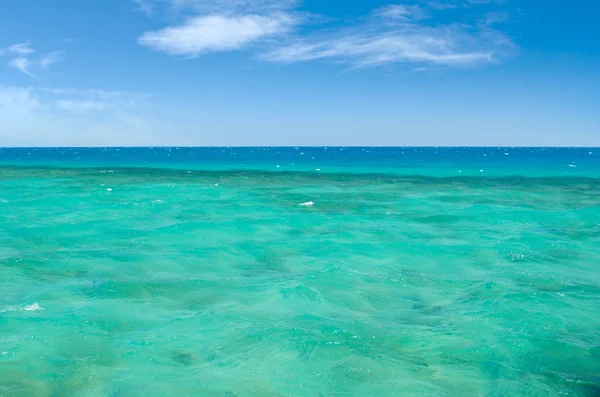 Morze czyste wody — Zdjęcie stockowe