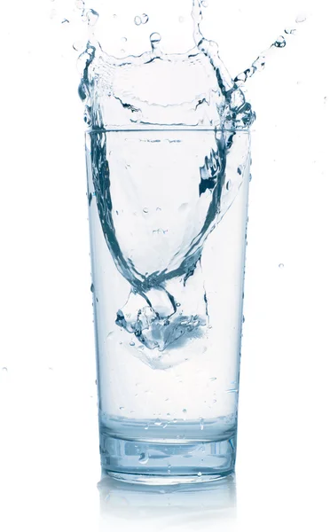 Spritzer im Wasserglas — Stockfoto