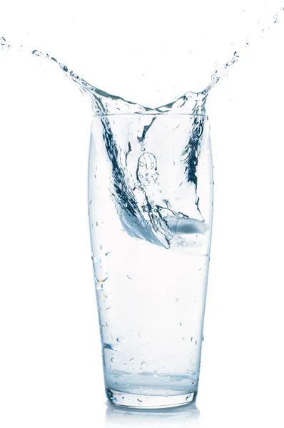 Salpicadura en vaso de agua — Foto de Stock