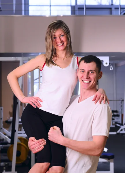Para w siłowni — Zdjęcie stockowe