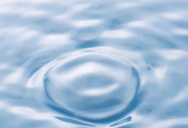Koncentriska ringar på vatten — Stockfoto
