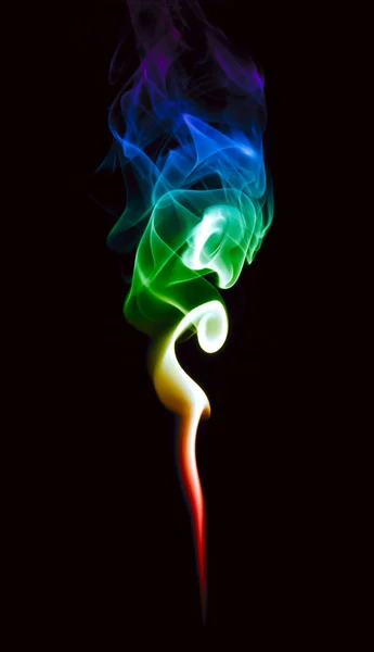 Fumaça colorida isolada no fundo preto — Fotografia de Stock