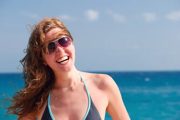 Happy beautiful woman on sea — Stock Photo, Image