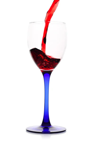흰 포도주 잔에 담겨진 적포도주 잔 — 스톡 사진