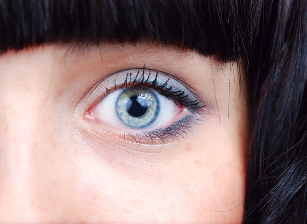 Close-up de mulheres bonitas olho — Fotografia de Stock