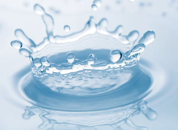 Blauwe water splash kroon vormige — Stockfoto