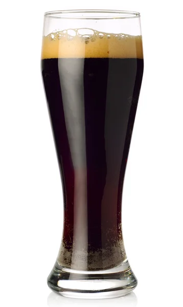 Ποτήρι μαύρη μπύρα που απομονώνονται σε λευκό — Φωτογραφία Αρχείου