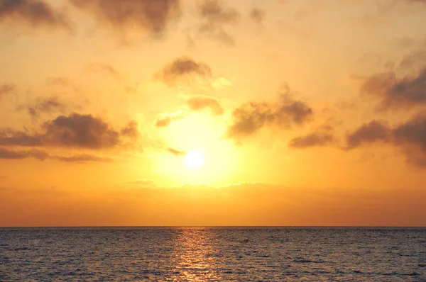 Východ slunce v moři — Stock fotografie